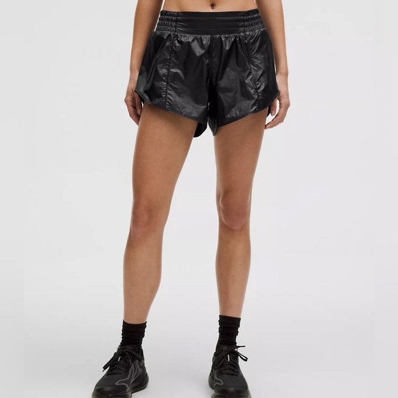 Hotty Hot High-Rise Lined Short 4"
Matte Sheen - Picture 1 of 11